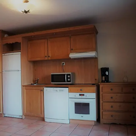 Location A 1500 Apartment *